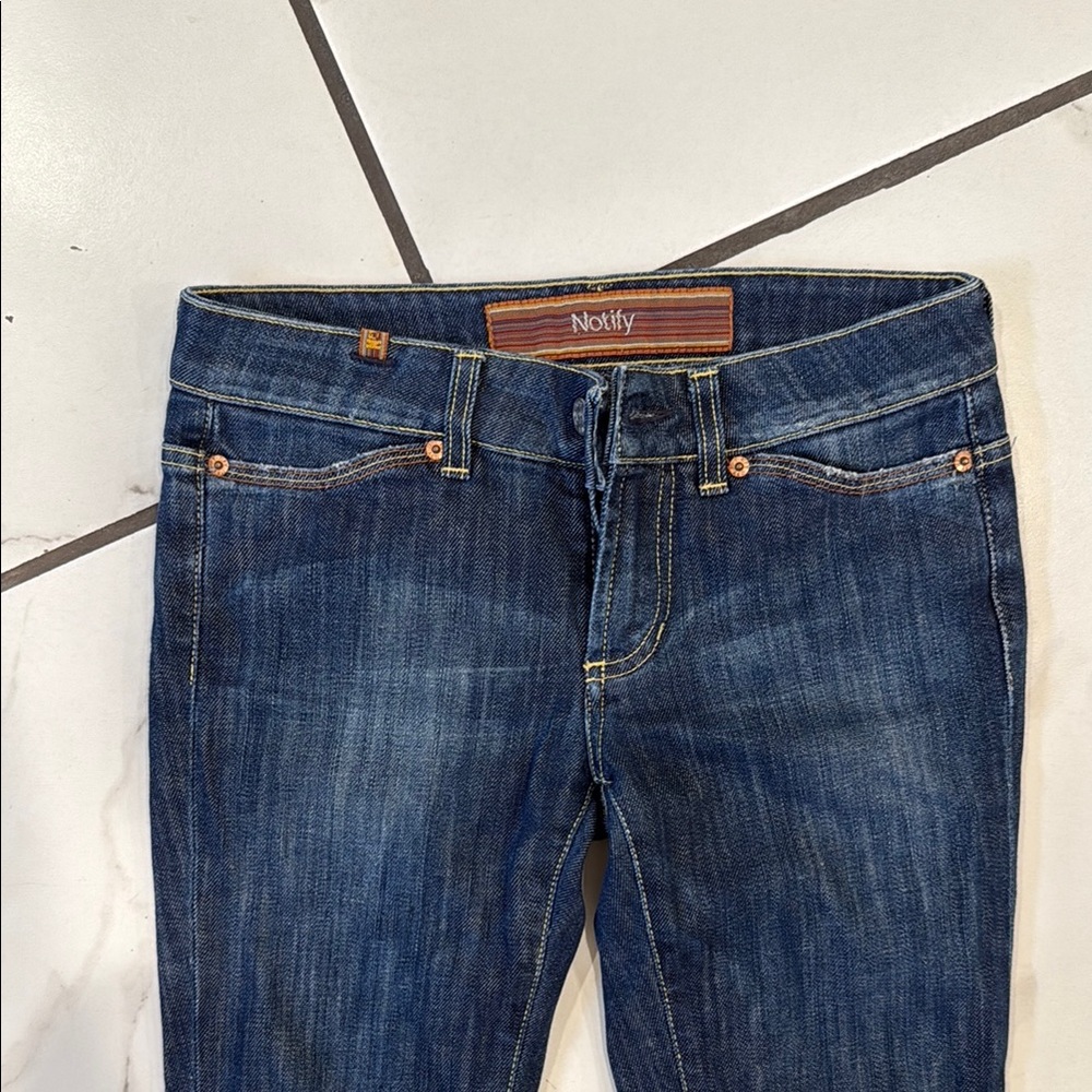 Classic Blue Skinny Jeans with Subtle Fading